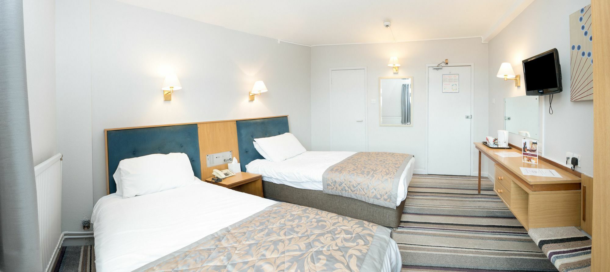 Norwich Hotel Екстер'єр фото