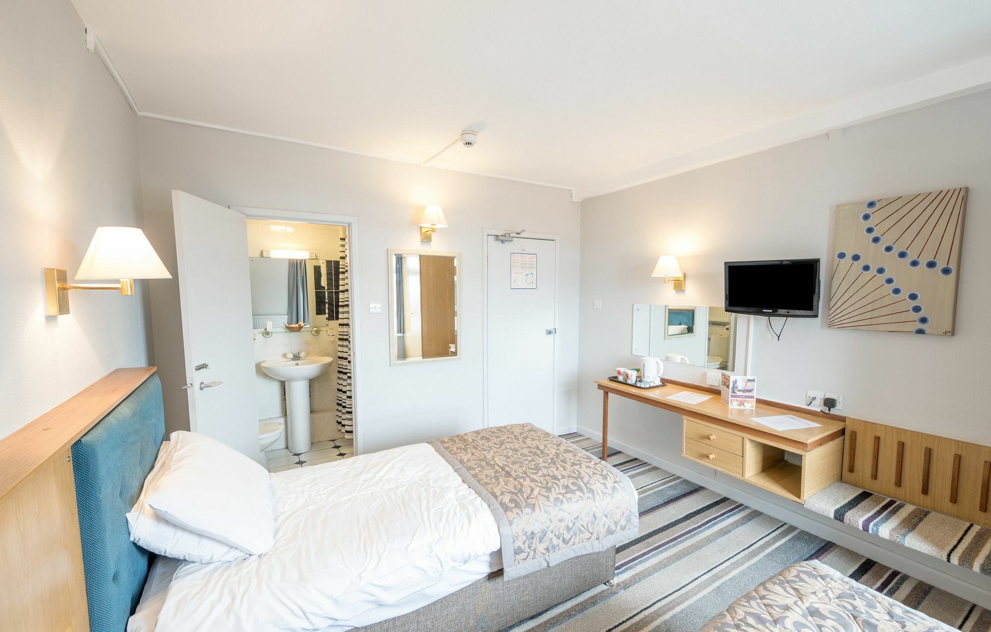 Norwich Hotel Екстер'єр фото