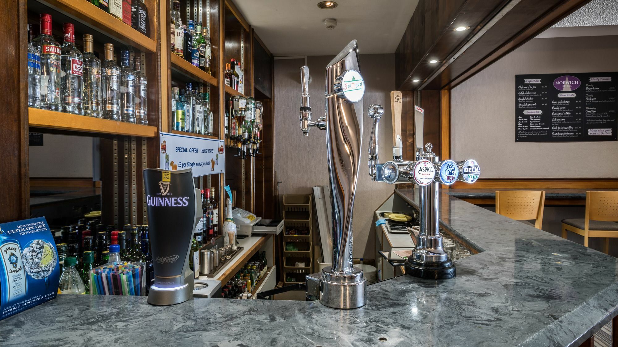 Norwich Hotel Екстер'єр фото