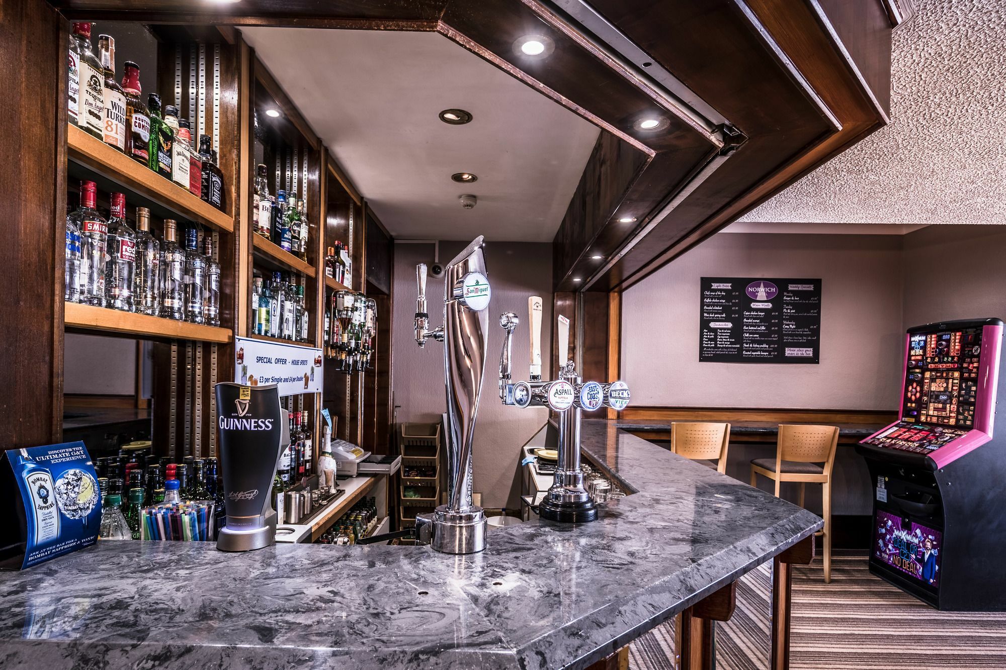 Norwich Hotel Екстер'єр фото